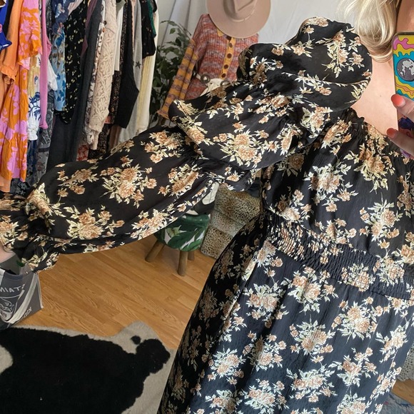 ASTR Floral Cinched Long Sleeve Midi Peasant Dress Black Size Small - Picture 5 of 5